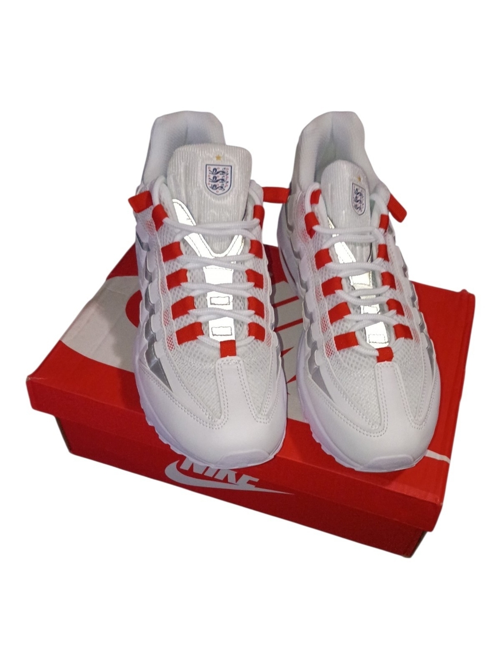 Nike White and Red Air Max 95 Sneakers - Picture 2 of 2